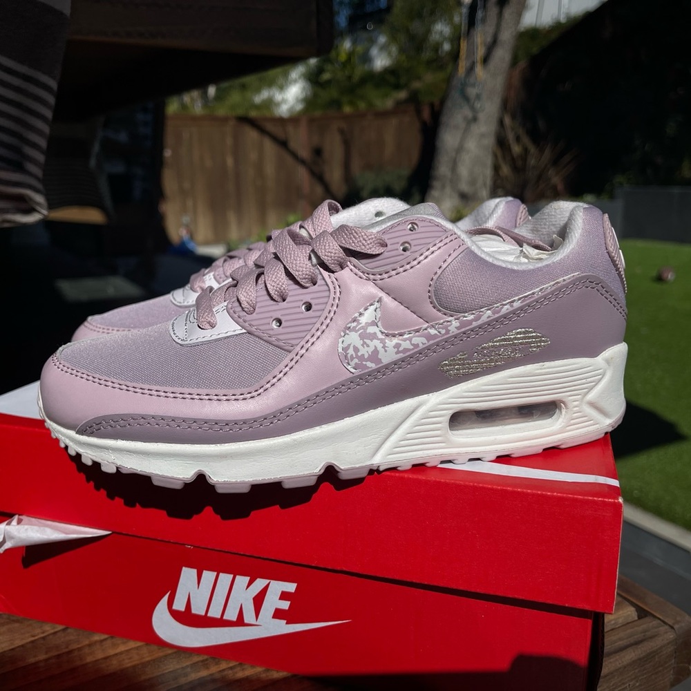 Brand New in Box Nike Air Max 90 Plum Fog/Venice- Summit White